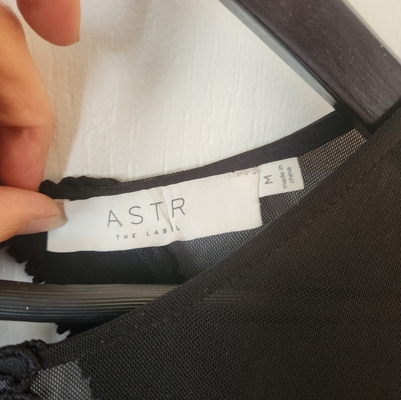 Beautiful Women's Shorts Romper Size medium - Picture 3 of 10